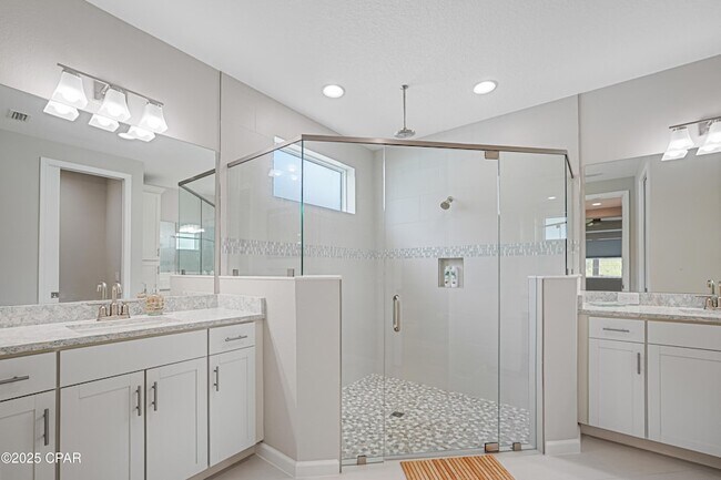 Building Photo - 9431 Paradise Dr