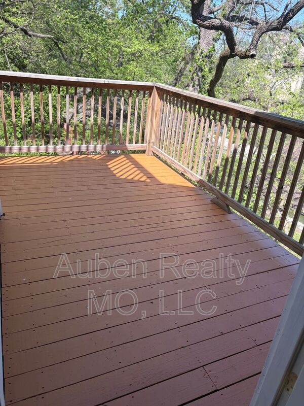 Building Photo - 507 Henrie Ave