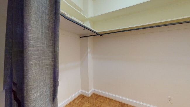 Building Photo - Foggy Bottom Efficiency W/Roofdeck & Garde...