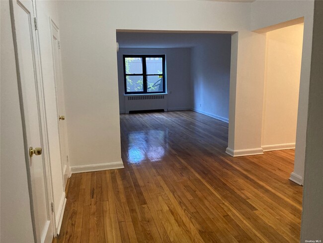 Primary Photo - 46 Schenck Ave