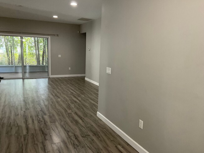 Building Photo - Close to Deland High School