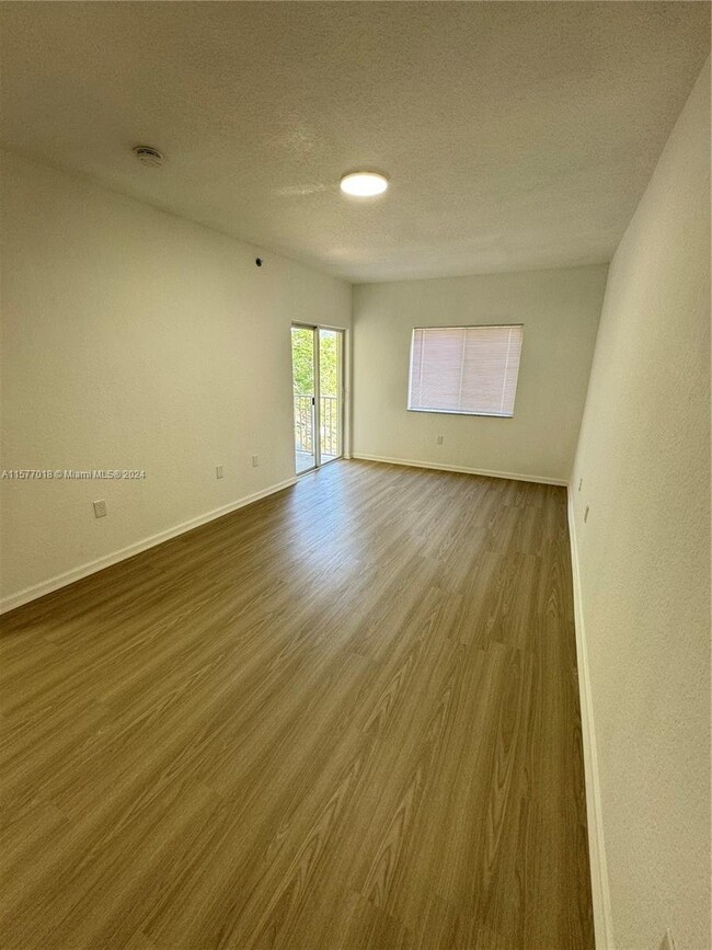 Building Photo - Riverside Drive, Coral Springs, FL 33065 -...