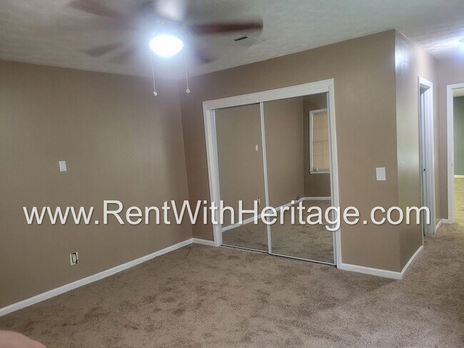 Building Photo - GREAT HOME / 3 BEDROOMS AND BONUS ROOM / GREAT LOCATION /  PRIVATE FENCED YARD