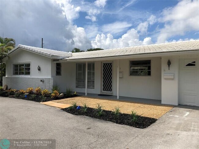 Building Photo - 807 SE 9th Terrace