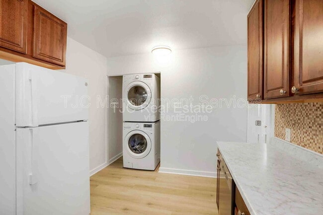 Building Photo - 1741 Newark St