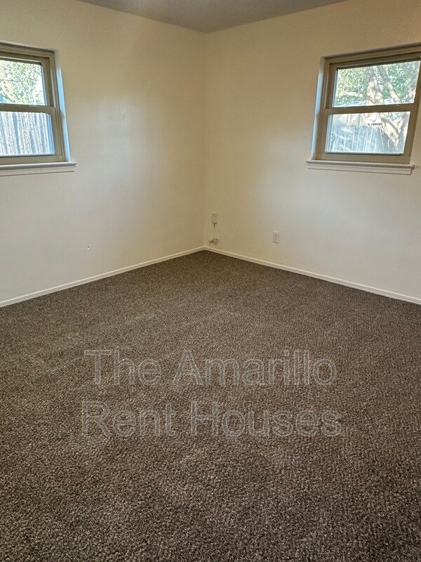 Building Photo - 5100 Mesa Cir