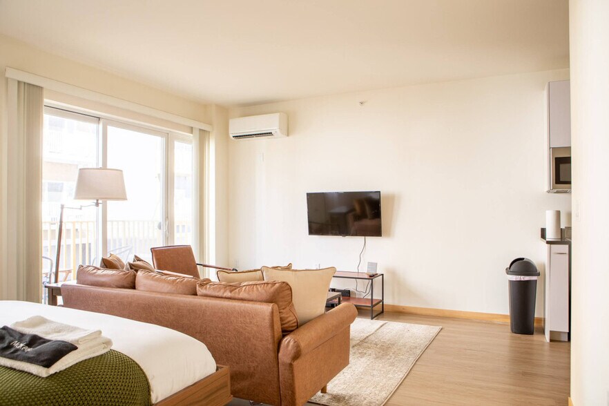 Building Photo - 1031 S 1st St