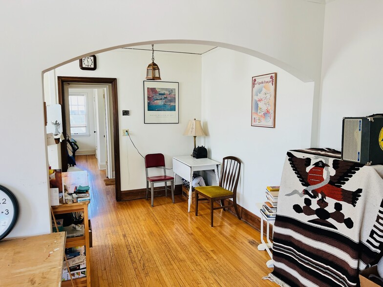 Kitchen nook - 3956 42nd Ave S