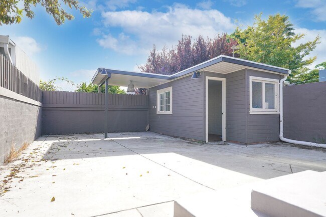 Building Photo - Mid-Century Home Available in the Richmond...