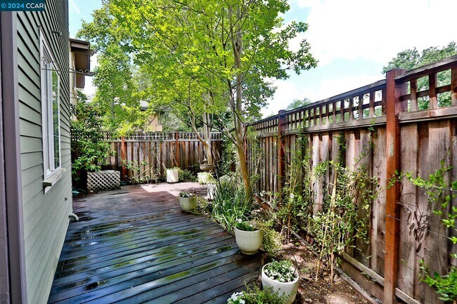Building Photo - 1079 River Rock Lane