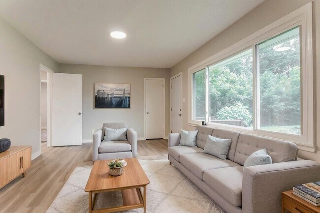 Building Photo - Modern 3BR Home on Quiet End Lot – Fully Updated!