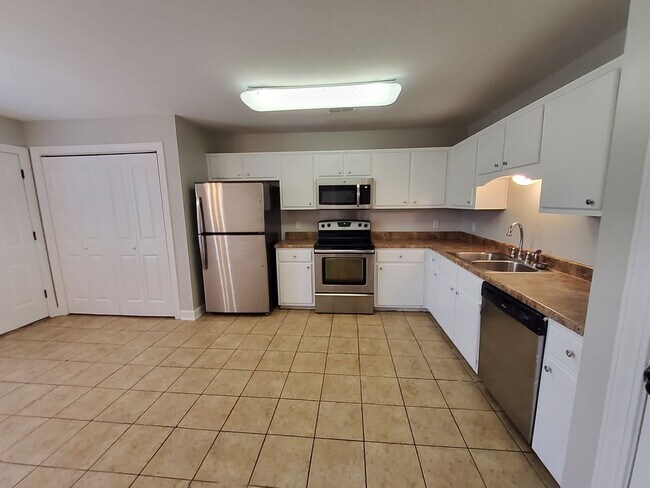 Building Photo - 8898 Rasco Hills Cove