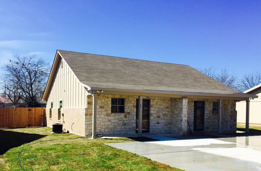 Building Photo - 1007 Monroe St