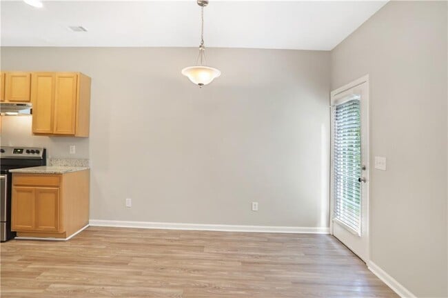 Building Photo - 153 Chastain Way