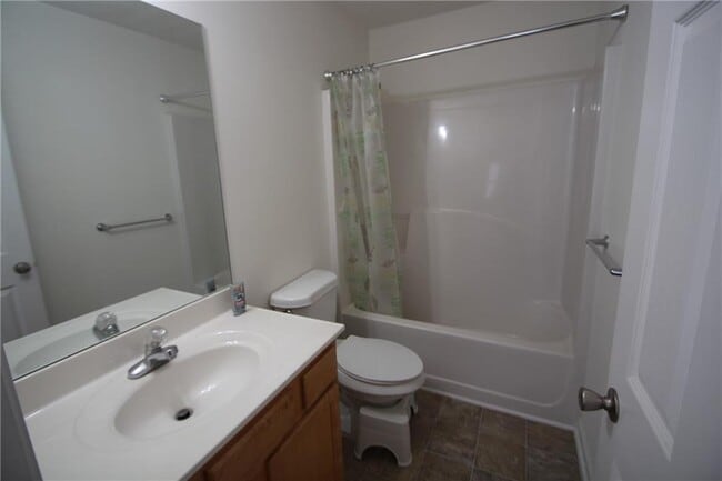 Building Photo - 2729 Heathrow Dr