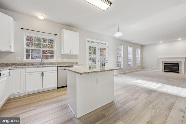 Building Photo - 2880 Myrtlewood Dr