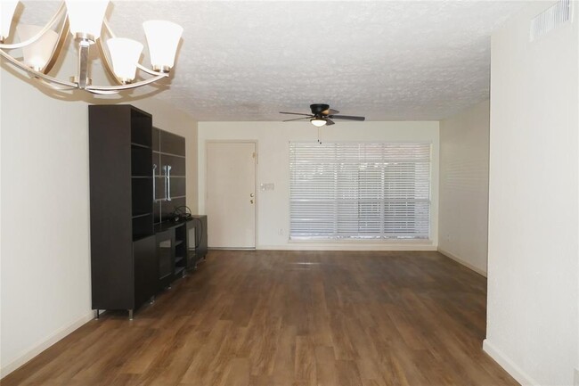 Building Photo - 6429 Bayou Glen Rd