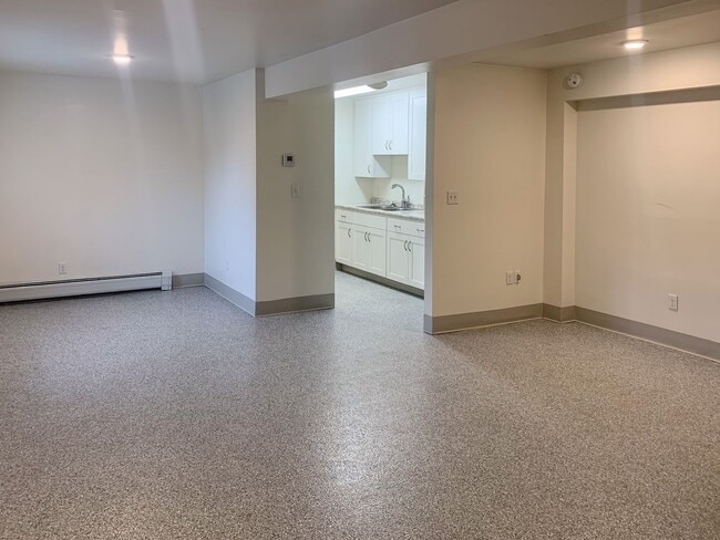 Building Photo - Spacious 3-Bedroom Apartment Near UVM with Private Entrance & Parking