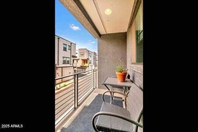 Building Photo - 2090 S Dorsey Ln