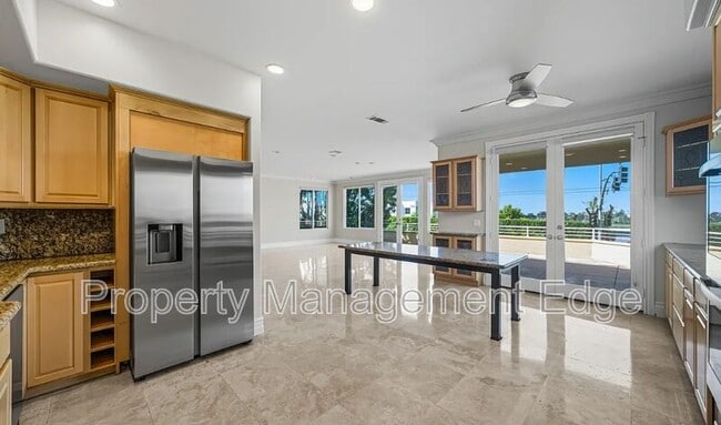 Building Photo - 1107 Las Flores Dr