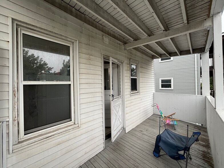 Building Photo - 132 Buttonwood St
