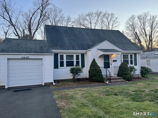 Building Photo - 23 Pinewood Rd