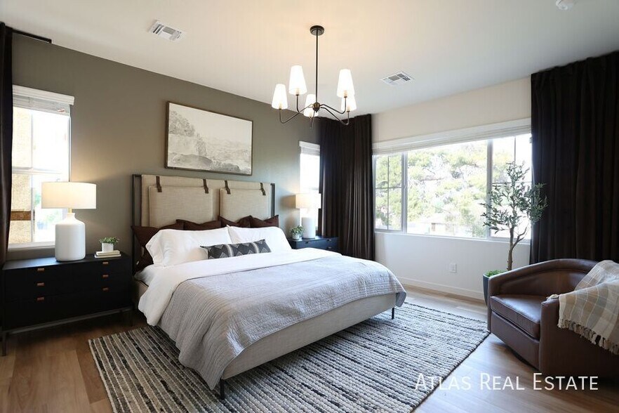 Building Photo - 6532 N 15th Dr