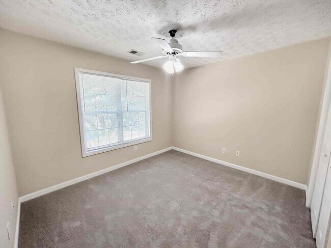 Building Photo - 6090 Farmwood Way SE