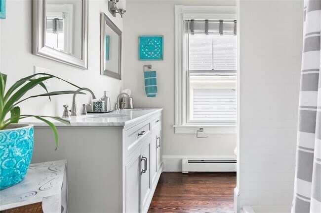 Building Photo - 16 Carroll Ave