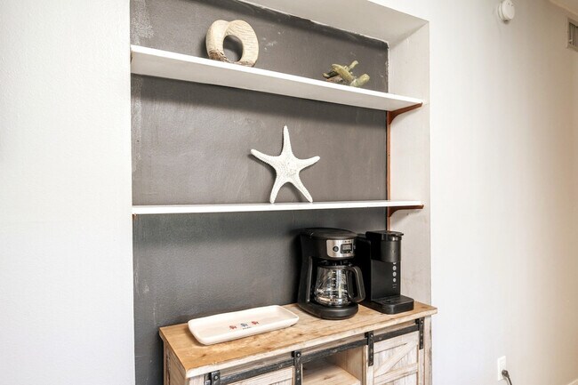 Building Photo - 4000 Gulf Terrace Dr