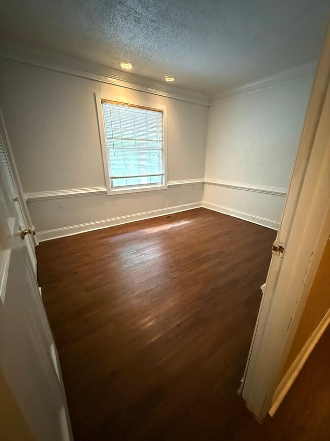 Building Photo - Lance Road Duplex