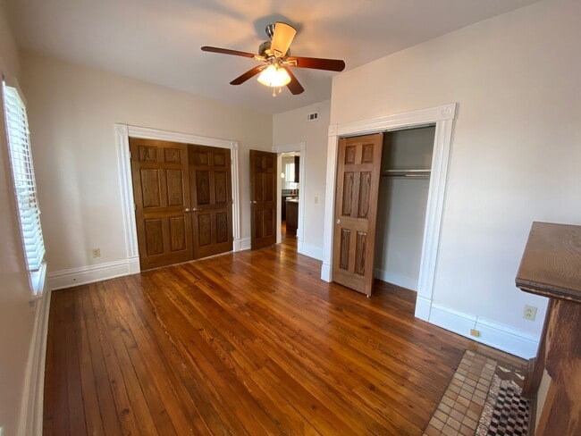 Building Photo - Kerr St 694-696 GW2