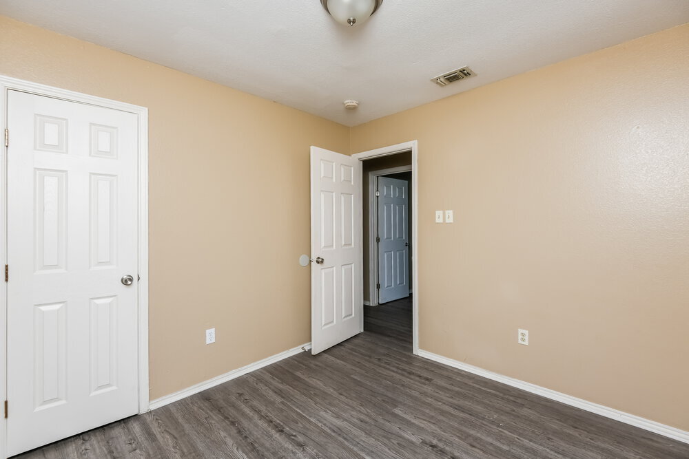 Building Photo - 428 Guadalupe Dr