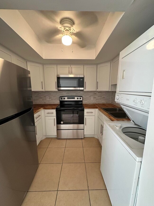 Building Photo - 837 Hickory St