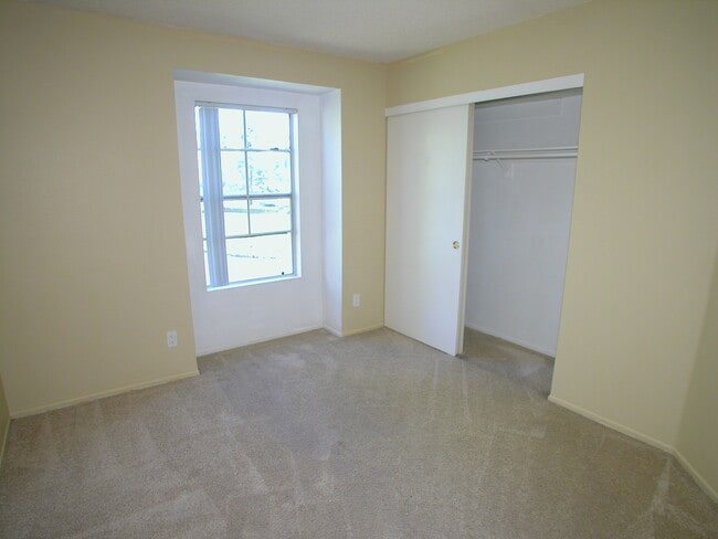 Building Photo - Open 3-Bedroom, 2-Bath Condo With LAKE VIEWS!