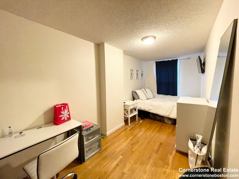 Unit 3 - 588 Columbus Ave