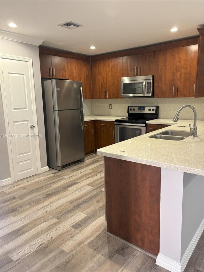 Building Photo - 8444 NW 23rd Manor