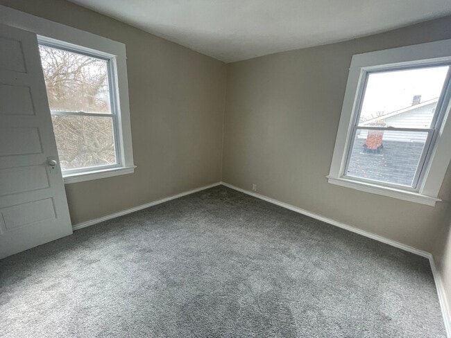 Building Photo - Section 8 & EDEN Accepted – Move-In Ready Comfort for Your Next Chapter in Cleveland!