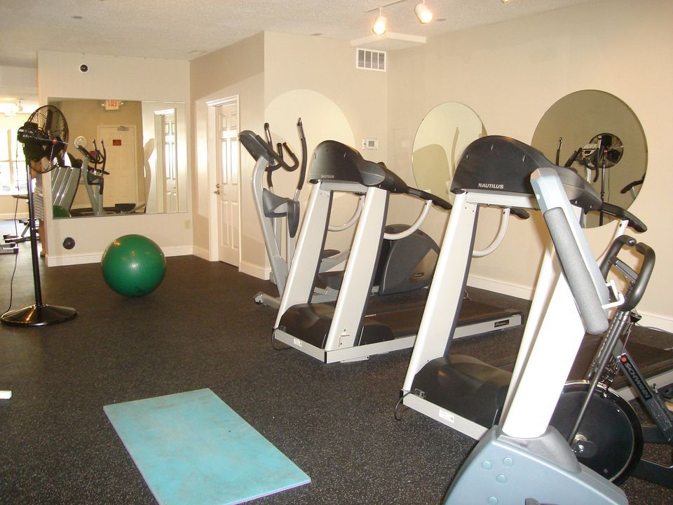 community gym - 33 W Lincoln St