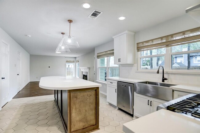 Building Photo - 2 Firewillow Pl
