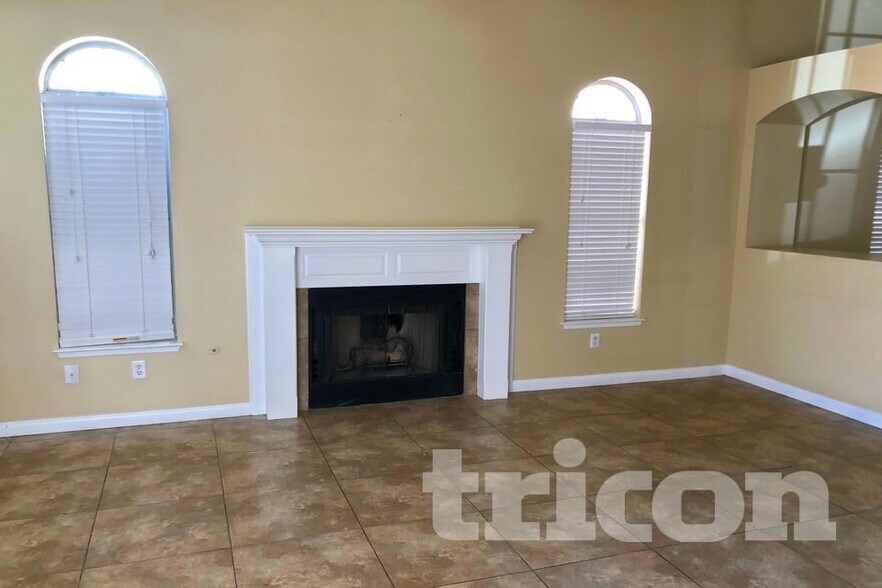 Building Photo - 2232 Ladue Dr