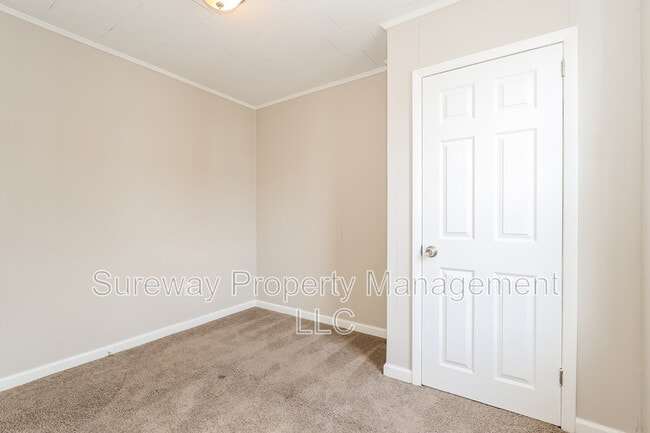 Building Photo - 10 W 8th St