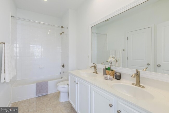 Building Photo - 4548 Longfellow St