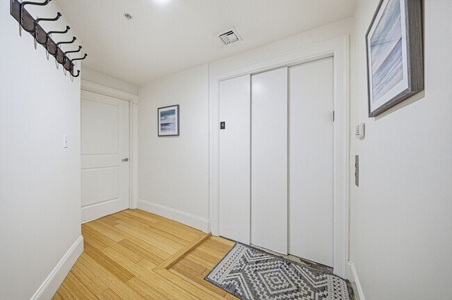Building Photo - 55 Temple Pl