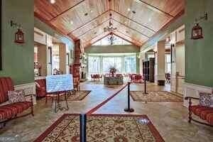 Building Photo - 232 Begonia Ct