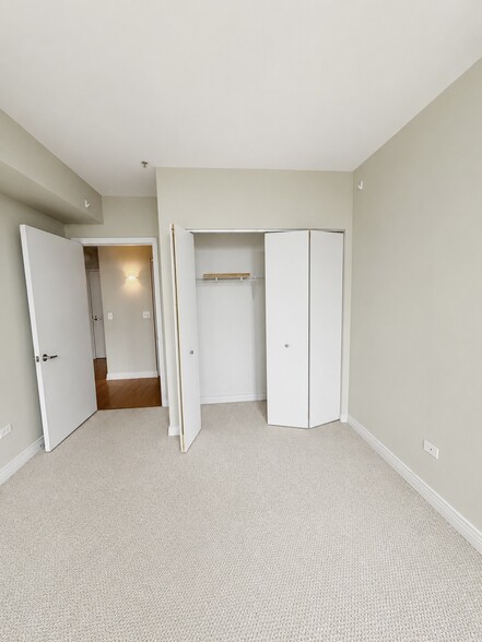Building Photo - 565 W Quincy St