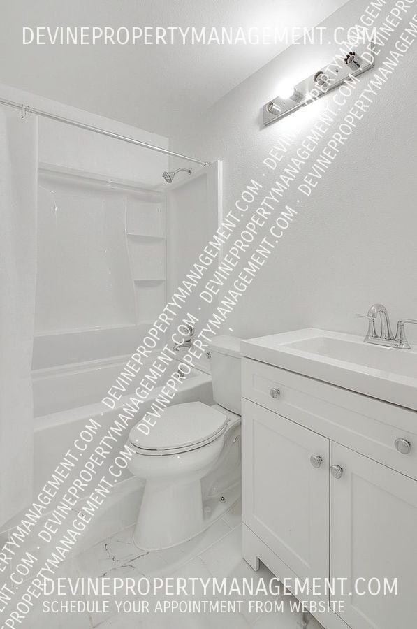 Building Photo - 902 California Privado