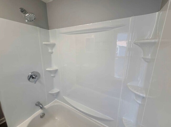 Building Photo - 1900 Deering Ave