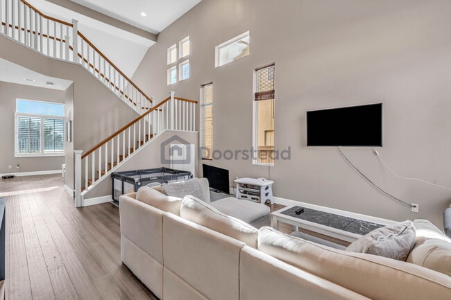 Building Photo - 6042 E Birdcage Ct