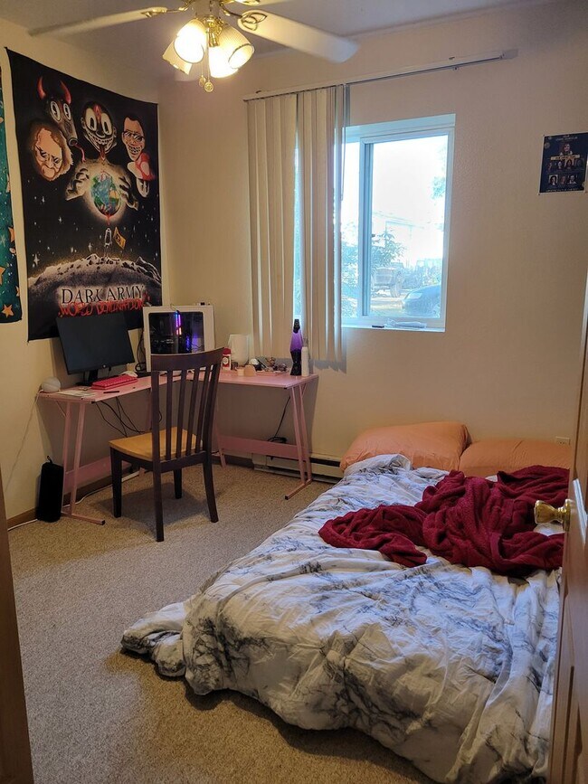 Building Photo - 5 Bedroom Duplex Unit